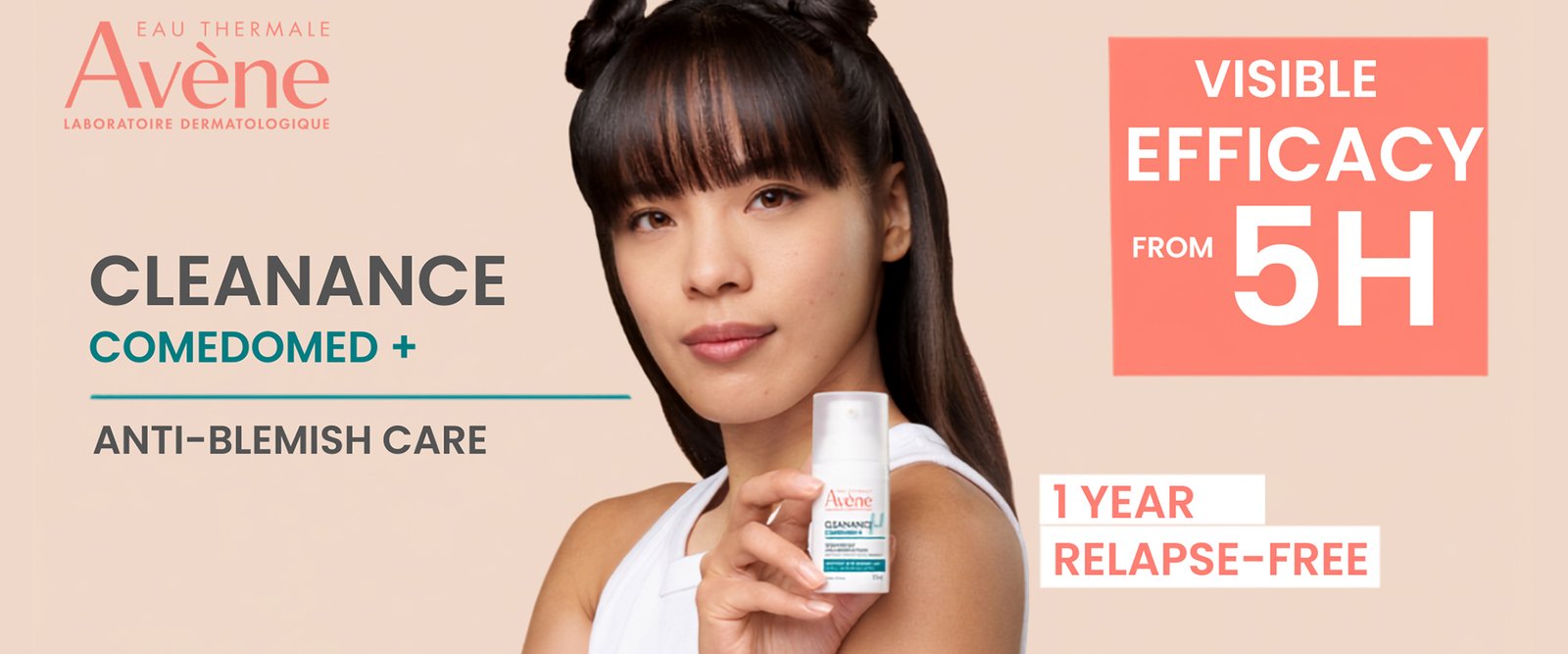 Woman holding Avène Cleanance Comedomed+ anti-blemish care, designed for acne-prone and blemish-prone skin with visible efficacy from 5 hours.